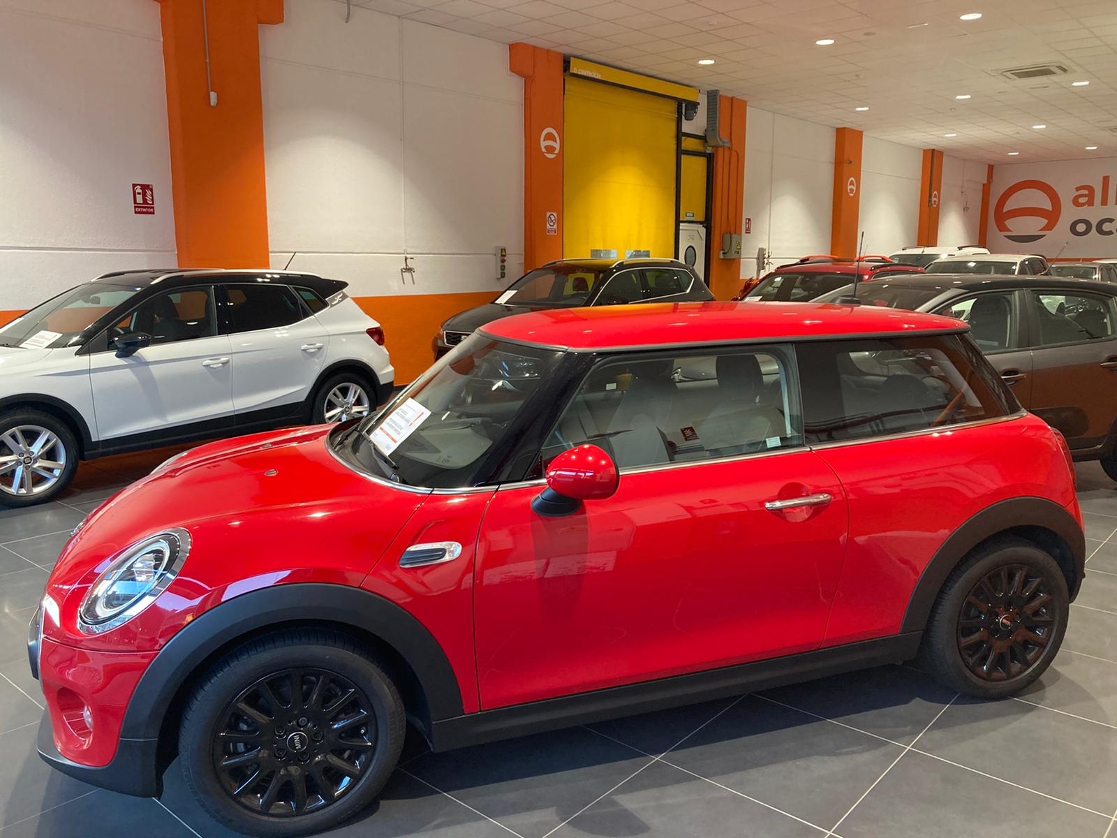 Concesionario Auto Almogàvers Ocasió exposición de vehículos de km0